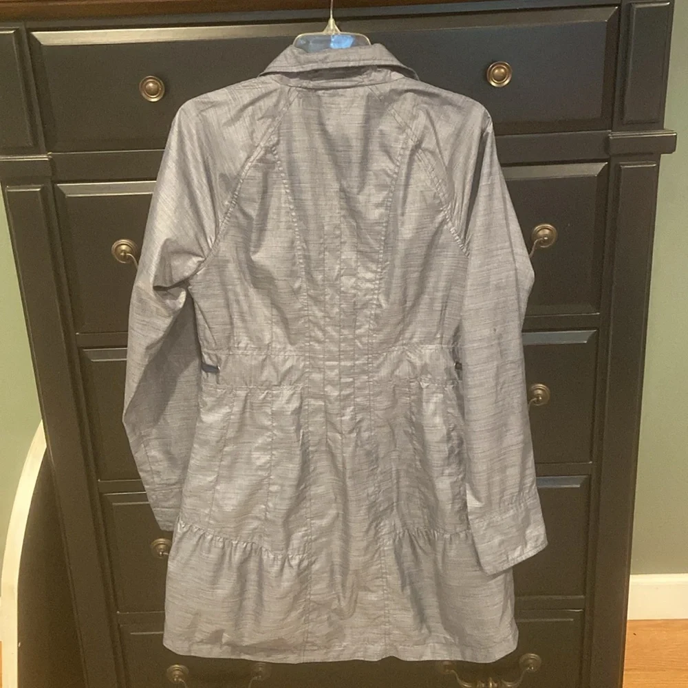 Athleta City Chic lightweight rain Jacket - Picture 7 of 16